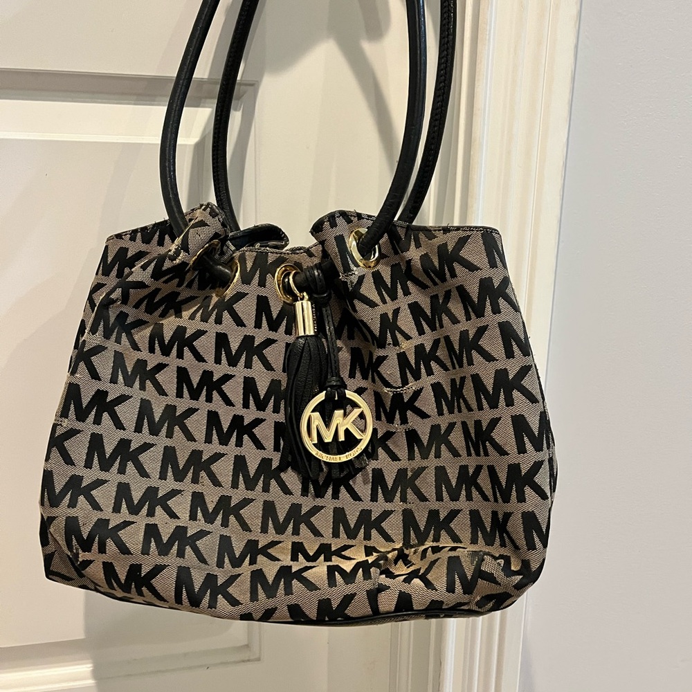 Michael kors- black- great used condition- authentic